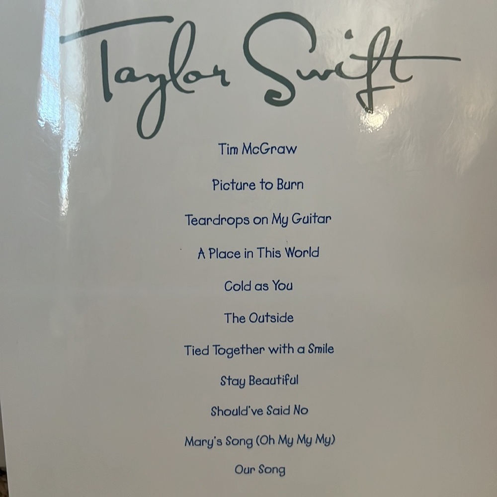 Taylor Swift Easy Guitar Instructional Book - Picture 2 of 3